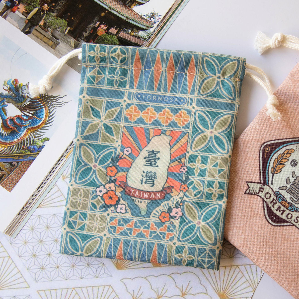 Knickknack Drawstring Bag
