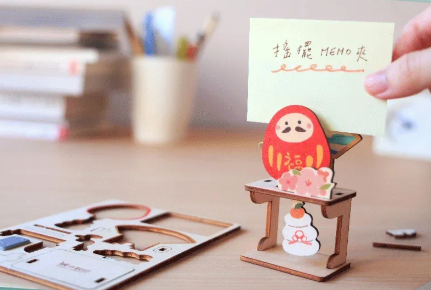 DIY Swing Memo Holder